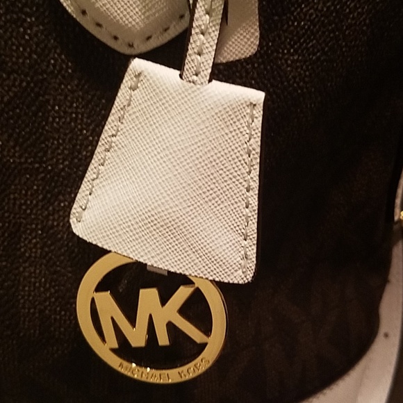 MICHAEL Michael Kors Medium Purse - Picture 6 of 7
